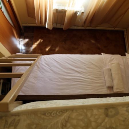 Magnolia Hostel เยเรวาน ภายนอก รูปภาพ