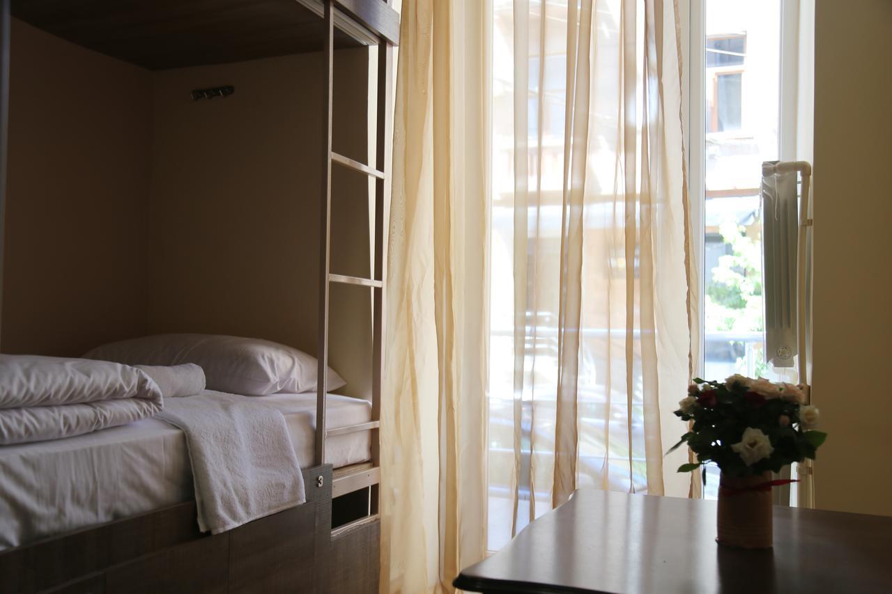 Magnolia Hostel เยเรวาน ภายนอก รูปภาพ