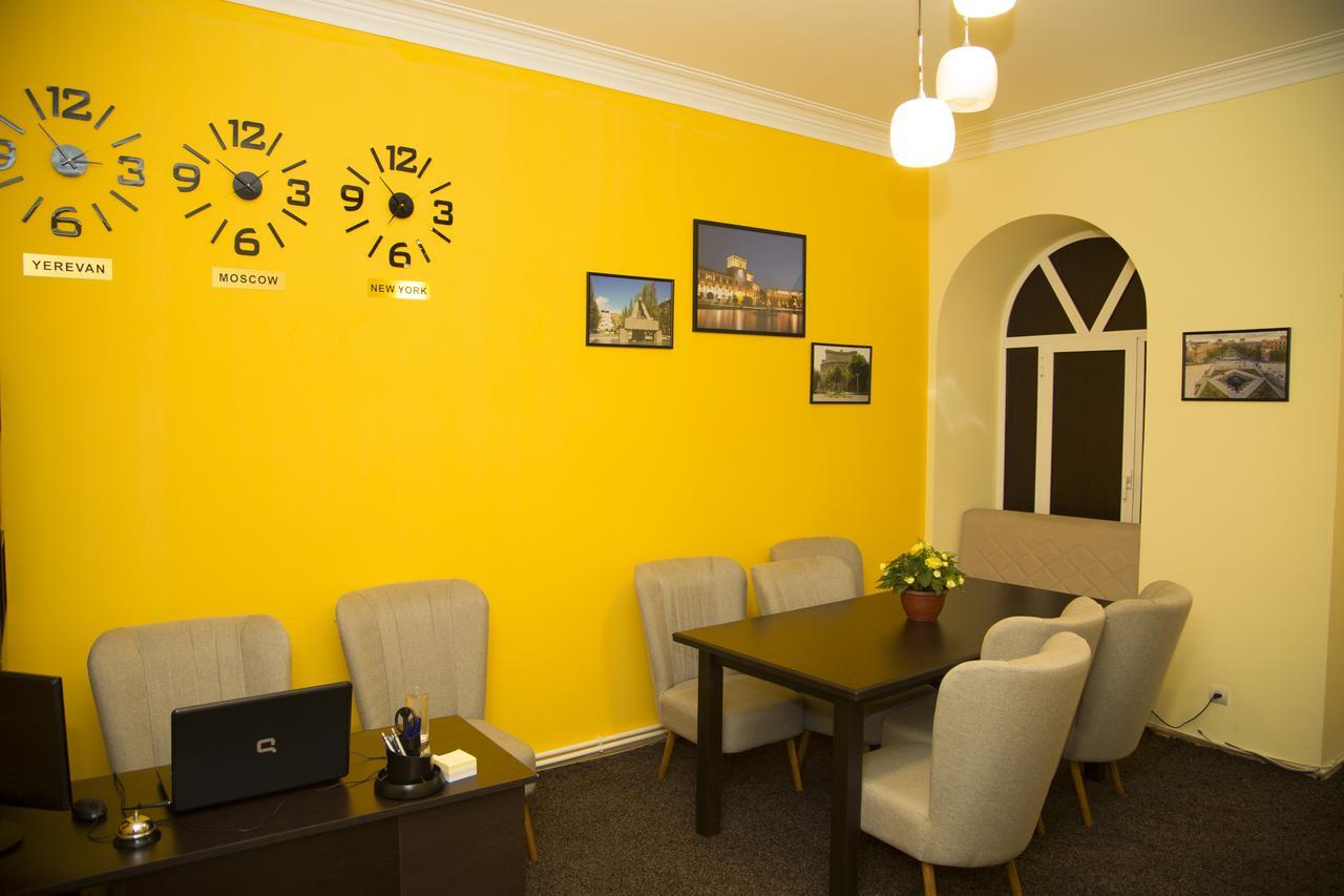Magnolia Hostel เยเรวาน ภายนอก รูปภาพ